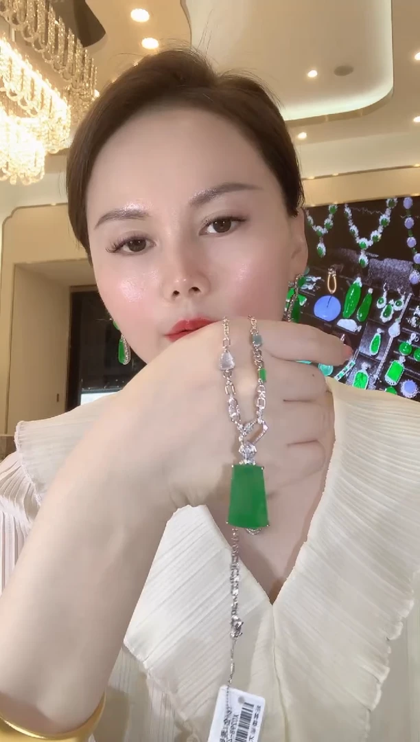 套链18K金镶嵌翡翠A118