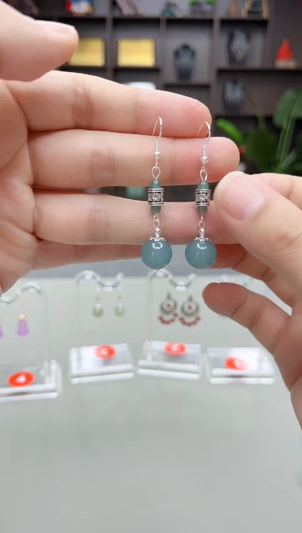 未镶嵌石英质玉（天山翠）耳饰420000