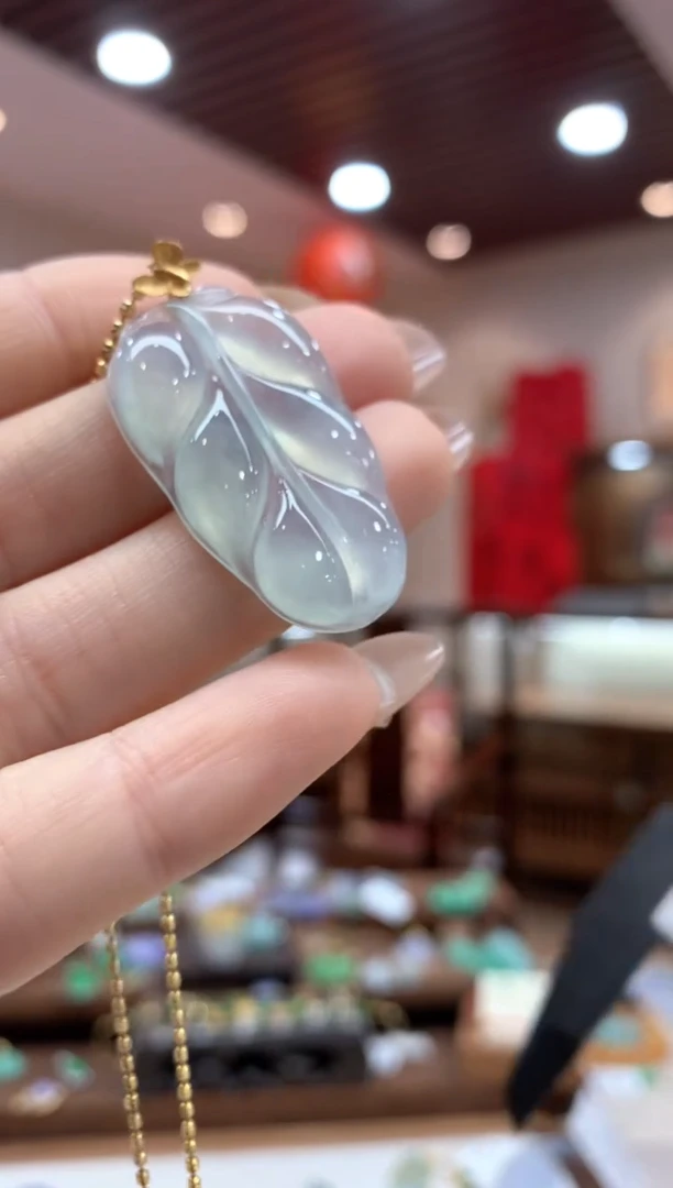 【闪购商品】翡翠吊坠(不含链)18K金镶嵌叶子