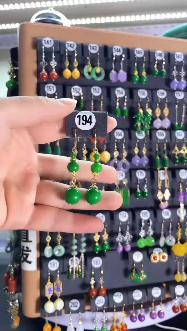 【闪购商品】翡翠耳饰银S925镶嵌194...