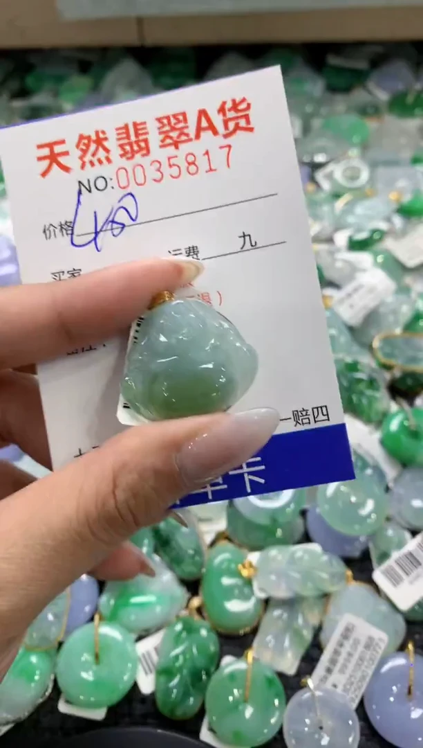 颈饰18K金镶嵌翡翠1111111111111111