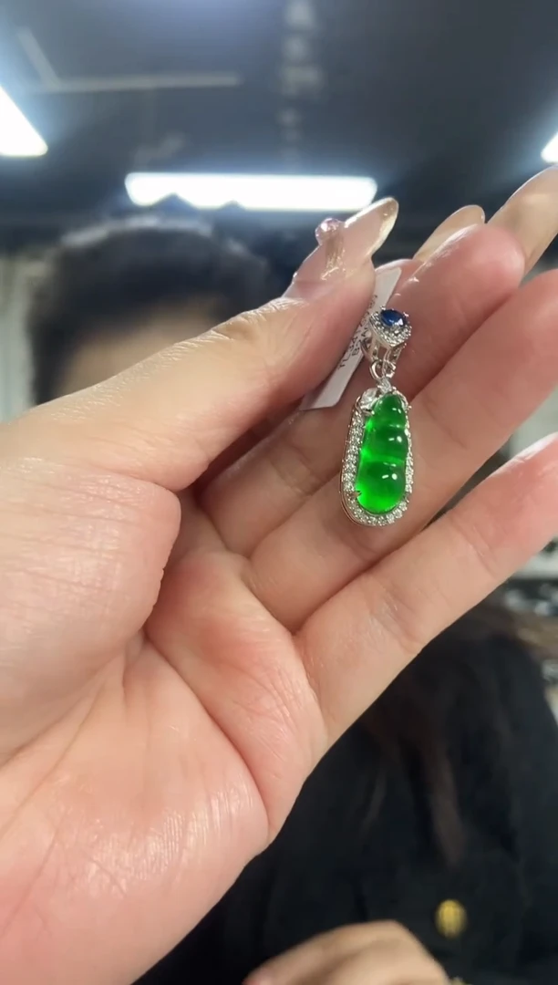 【闪购商品】翡翠吊坠(不含链)未镶嵌多样性发其一颜色微差