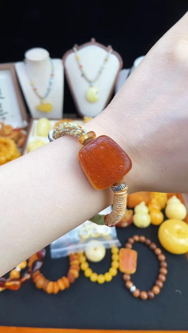 未镶嵌琥珀珠宝奇石柒月