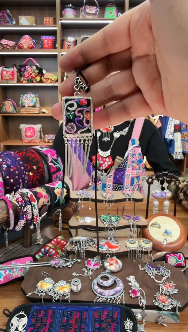 【闪购商品】织绣39蒙阿苏苗绣传承