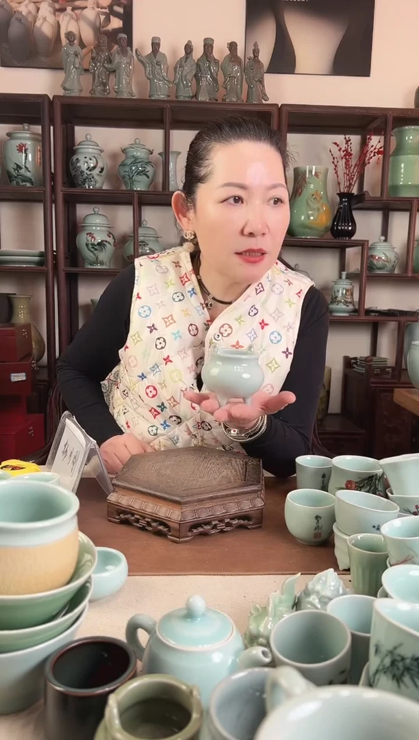 青瓷 粉青 圆肚 香炉