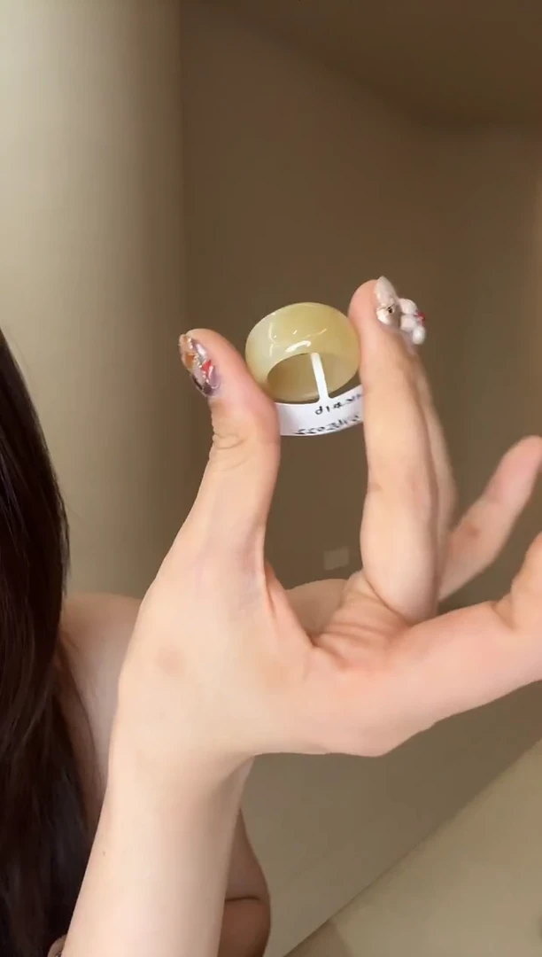 未镶嵌戒指和田玉16码糖白