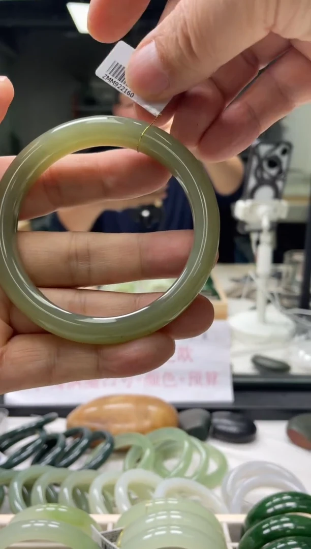 【闪购商品】和田玉手镯未镶嵌编码 圈口62-63