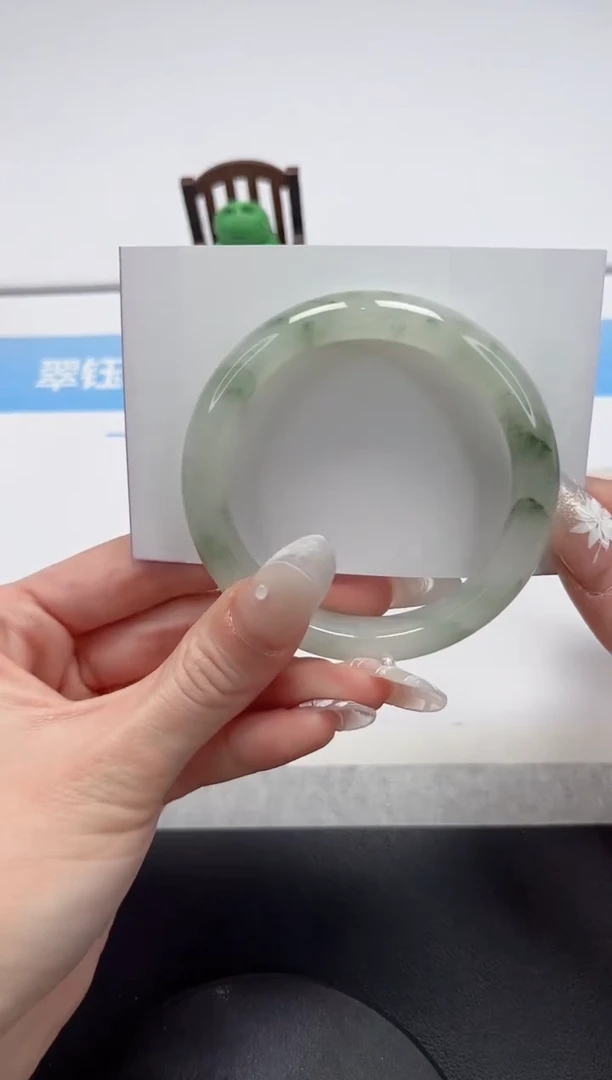 【闪购商品】石英质玉手镯未镶嵌V292-56.3