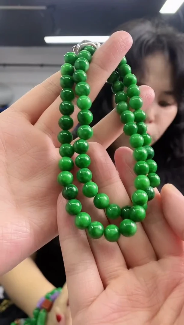 翡翠未镶嵌颈饰多样性发其一颜色微差