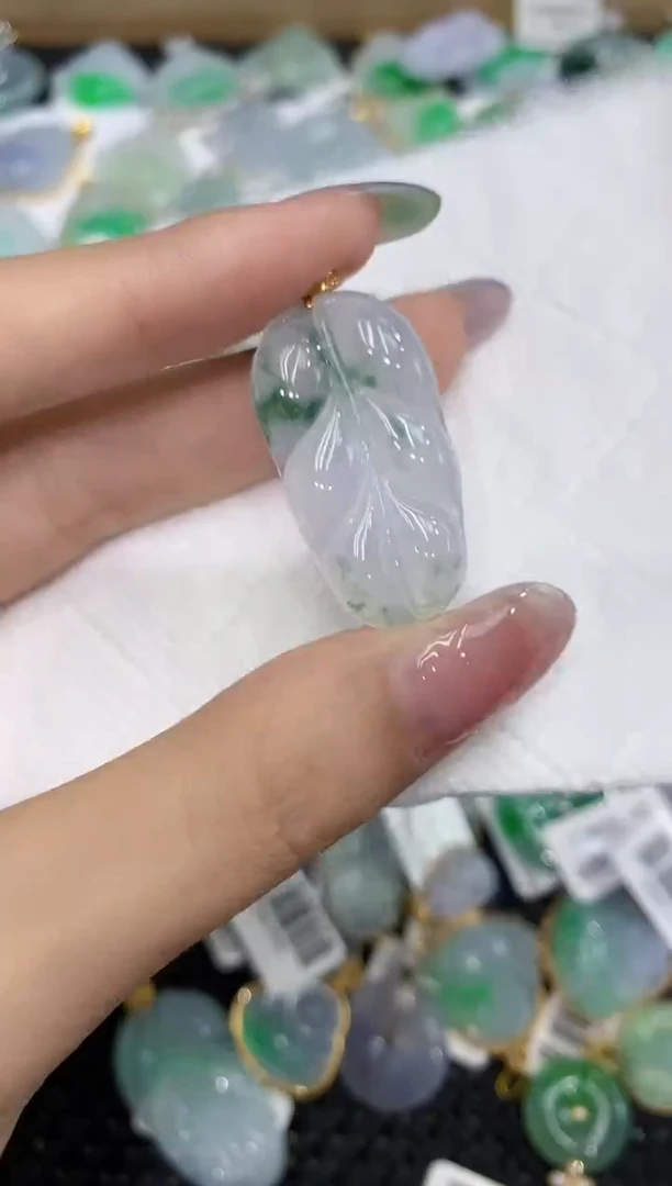 翡翠18K金镶嵌颈饰111111111111
