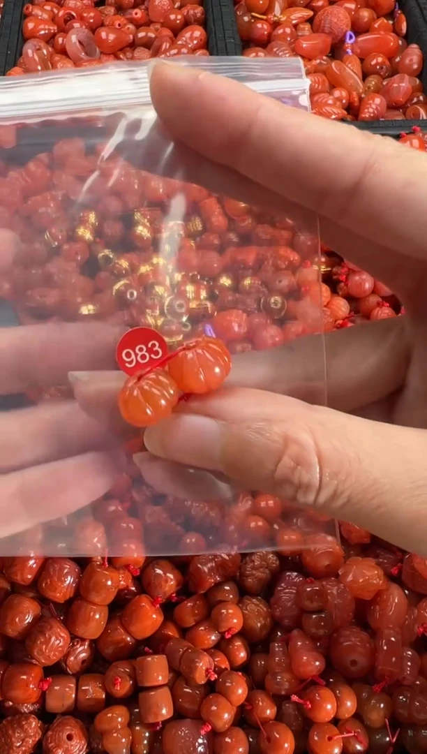 【闪购商品】南红玛瑙颈饰未镶嵌1