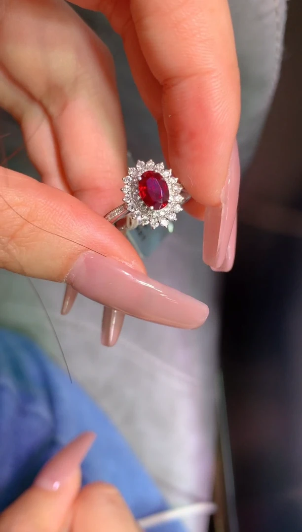 18K金镶嵌戒指红宝石1.02ct