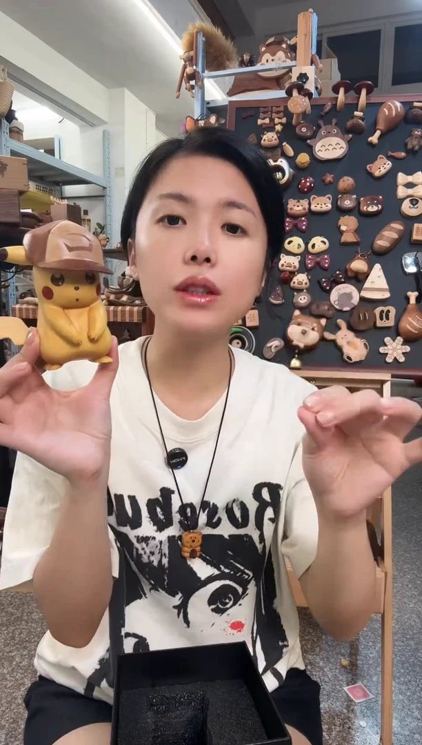木瑕疵皮卡丘摆件