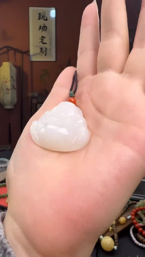 吊坠(赠链)未镶嵌和田玉俄白佛公