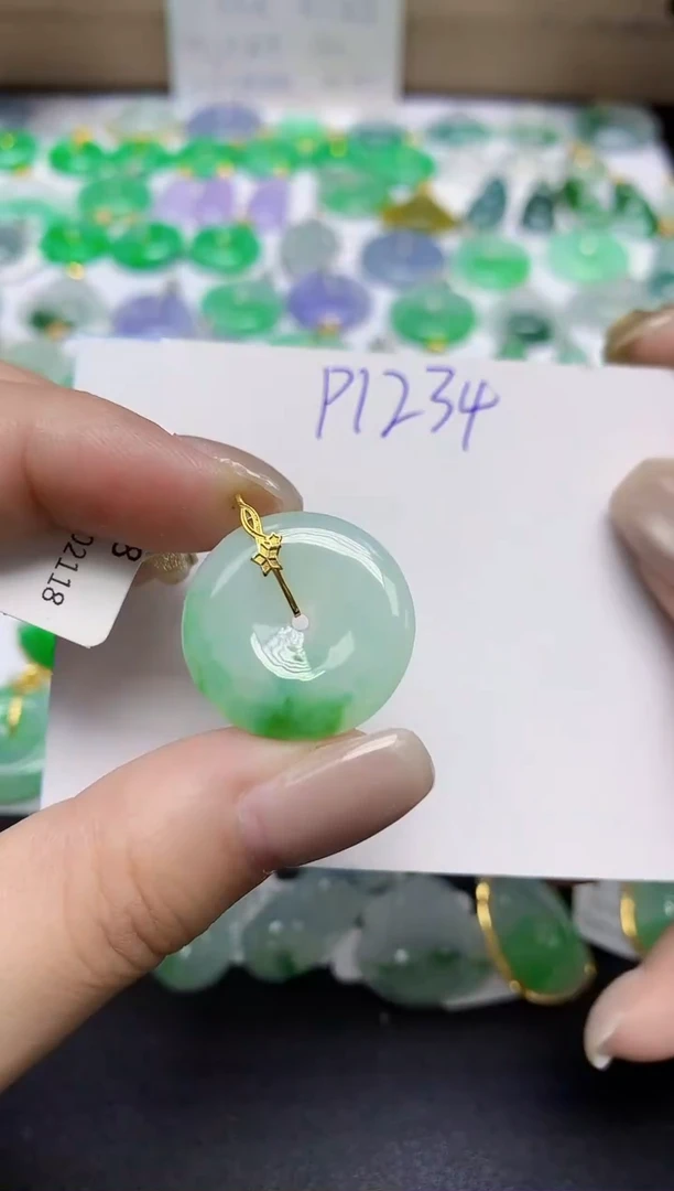 颈饰18K金镶嵌翡翠天然缅甸翡翠A货翡翠百元以上9元证书费自理