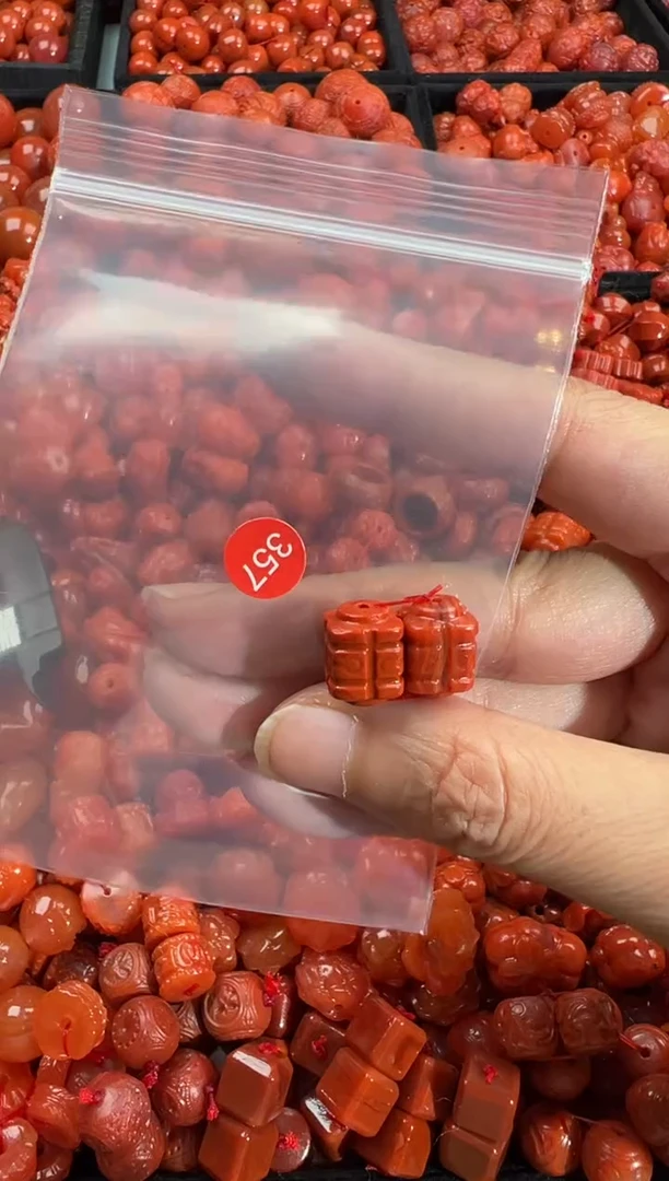 南红玛瑙未镶嵌颈饰1