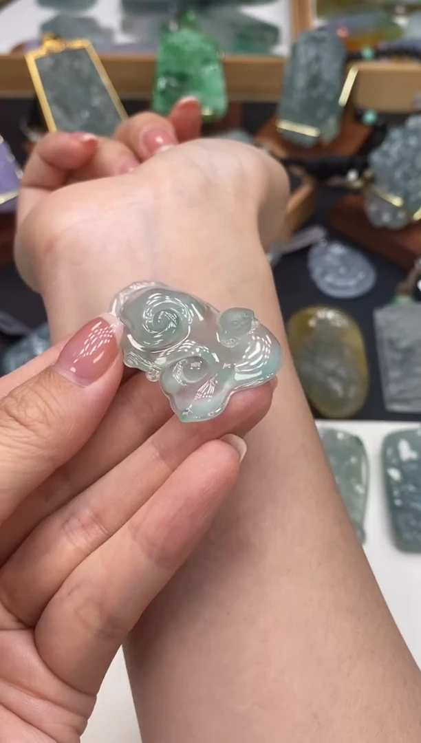颈饰未镶嵌翡翠如意