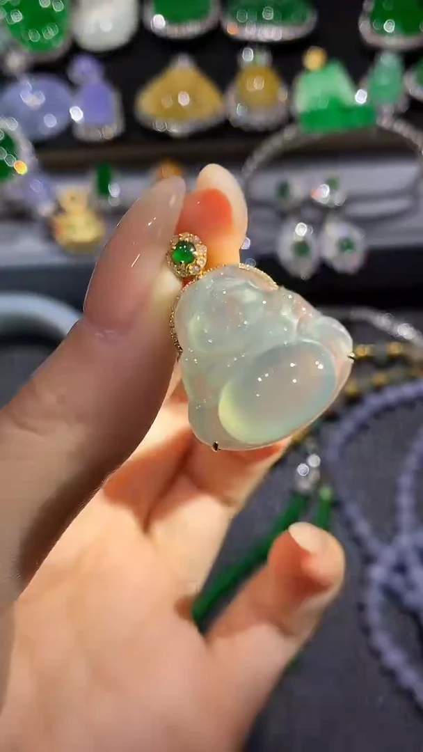 【闪购商品】翡翠吊坠(不含链)18K金镶嵌21团购