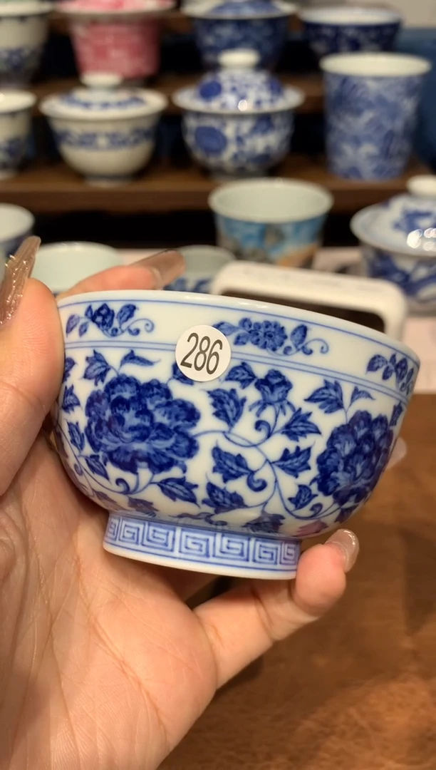 【闪购商品】摆件286青花缠枝花卉直口杯