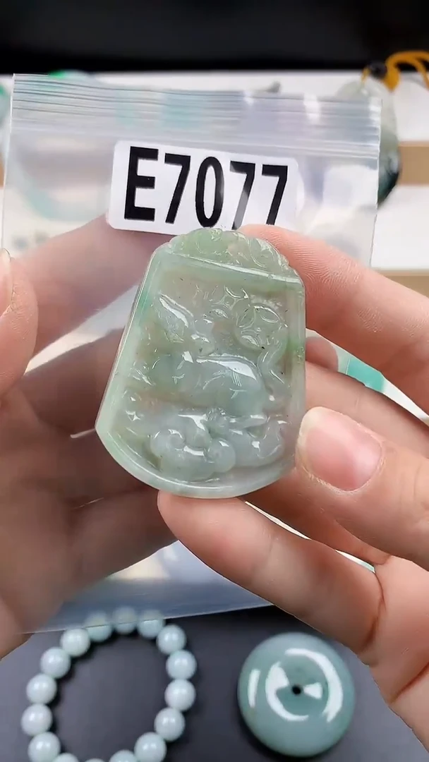 颈饰未镶嵌翡翠天然翡翠吊坠挂件