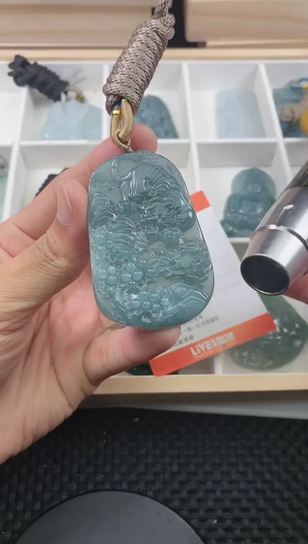 翡翠未镶嵌颈饰
