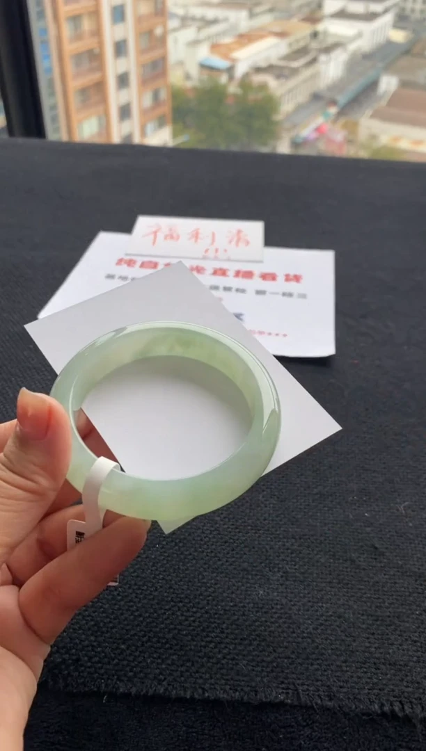 【闪购商品】翡翠手镯未镶嵌买断价XW23016485