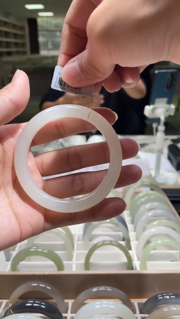 未镶嵌手镯和田玉56-57圈口 0223