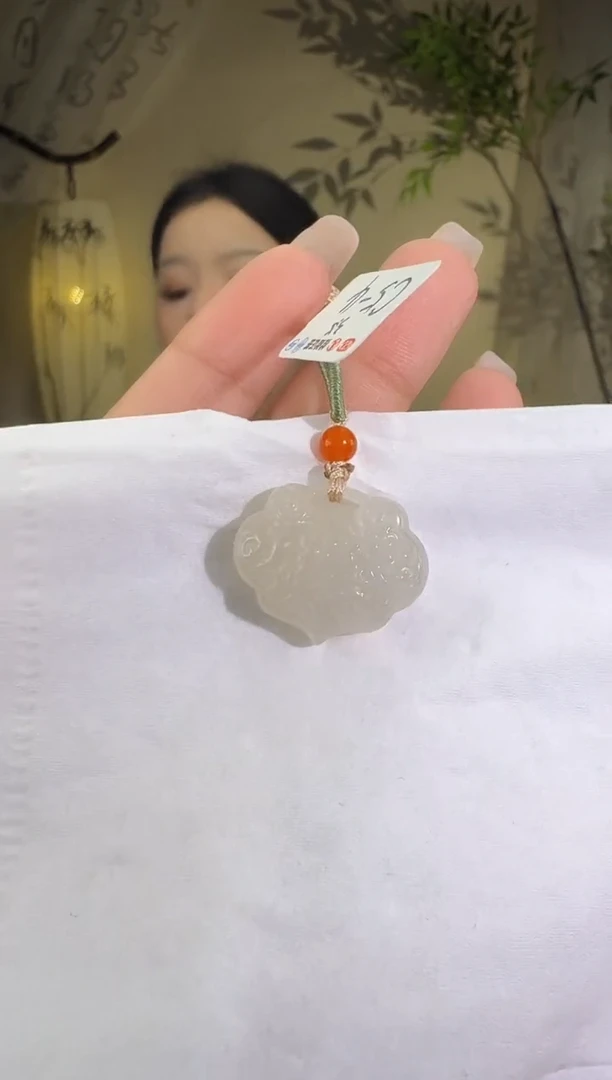 和田玉未镶嵌颈饰锁