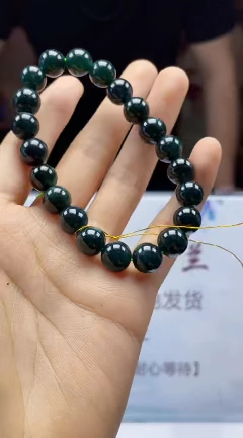 翡翠未镶嵌颈饰      *14