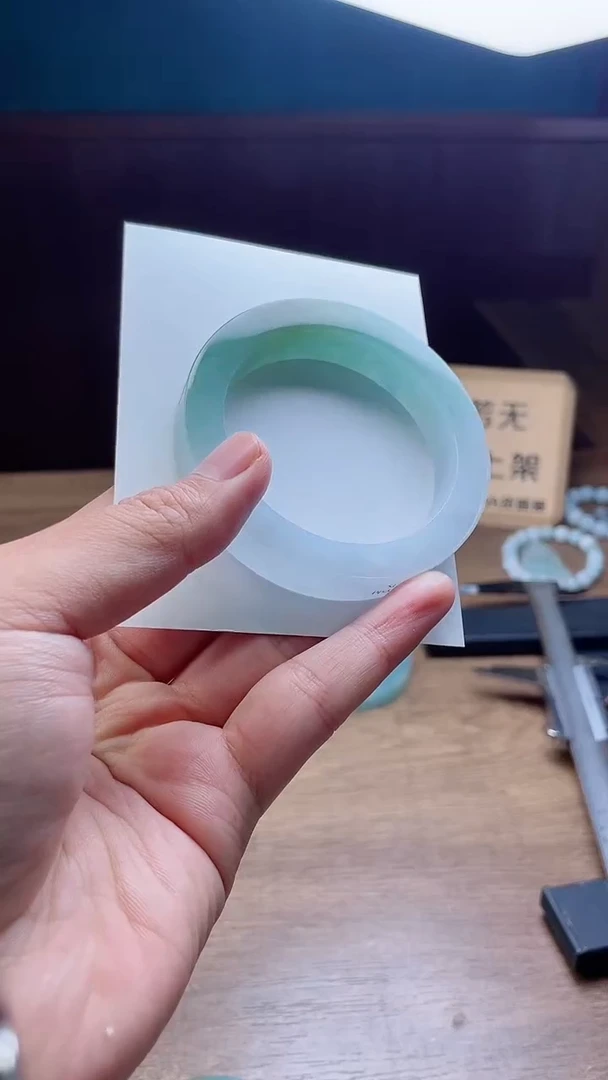 定制翡翠手镯未镶嵌?*尼定制