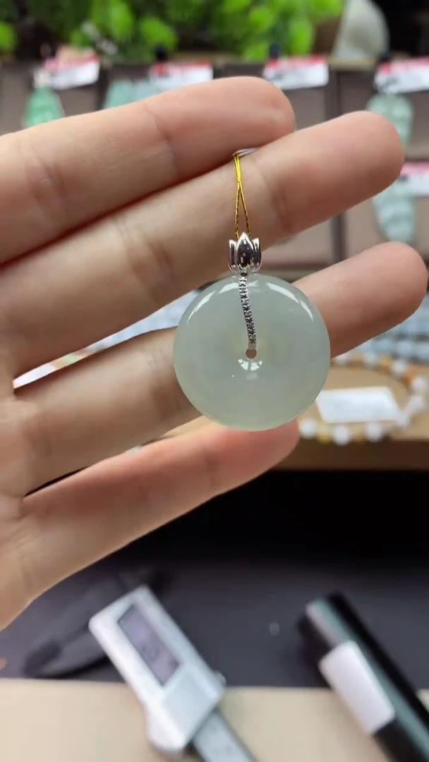 【闪购商品】翡翠颈饰18K金镶嵌平安扣