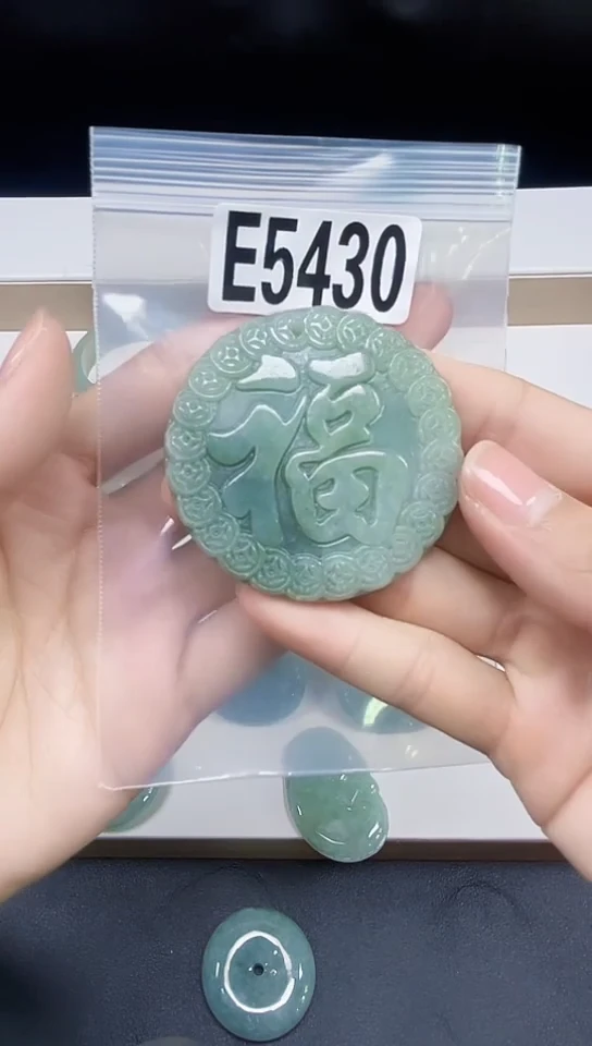 颈饰未镶嵌翡翠天然翡翠吊坠挂件