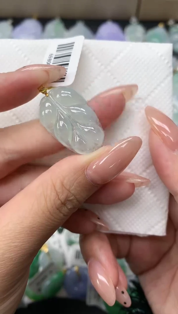 颈饰18K金镶嵌翡翠1111111111