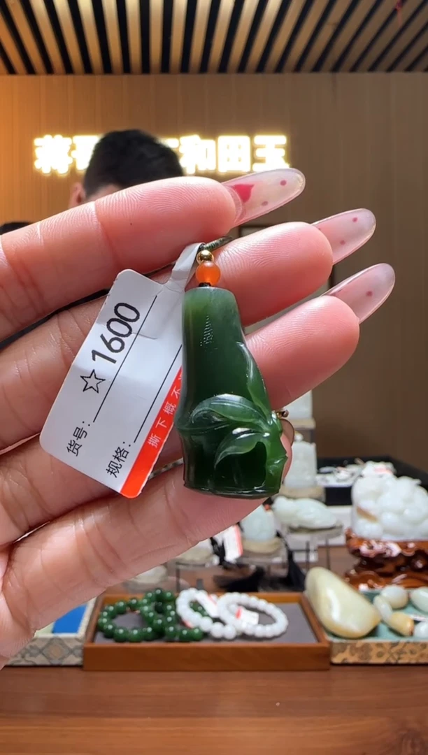 颈饰未镶嵌和田玉1