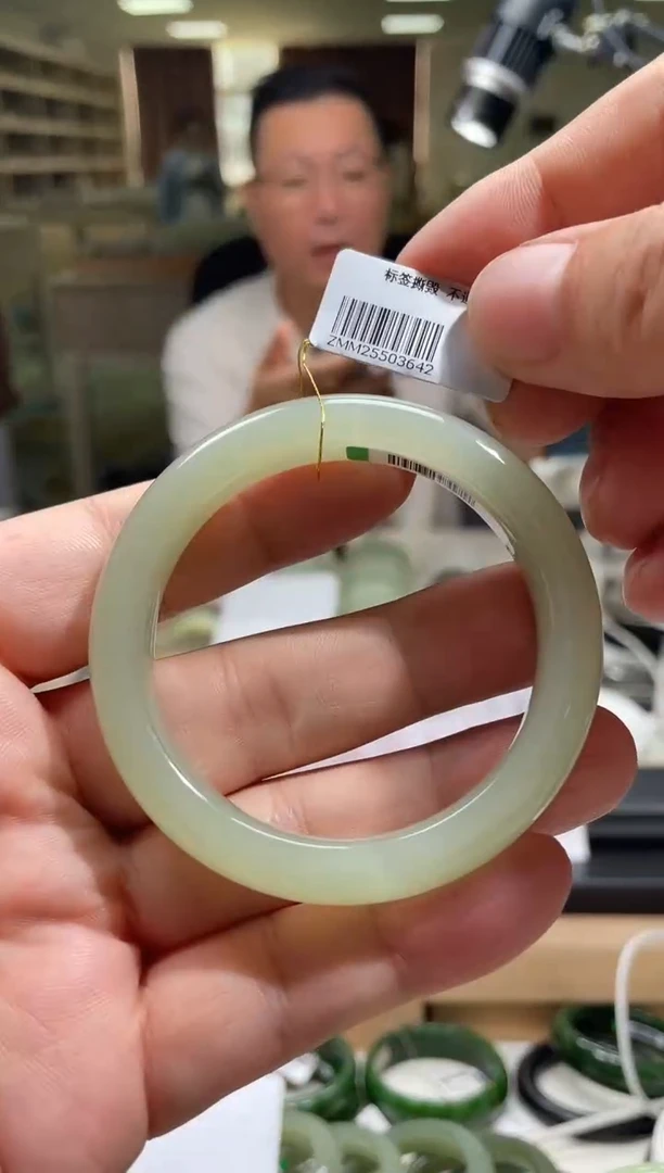未镶嵌手镯和田玉53圈口 3642
