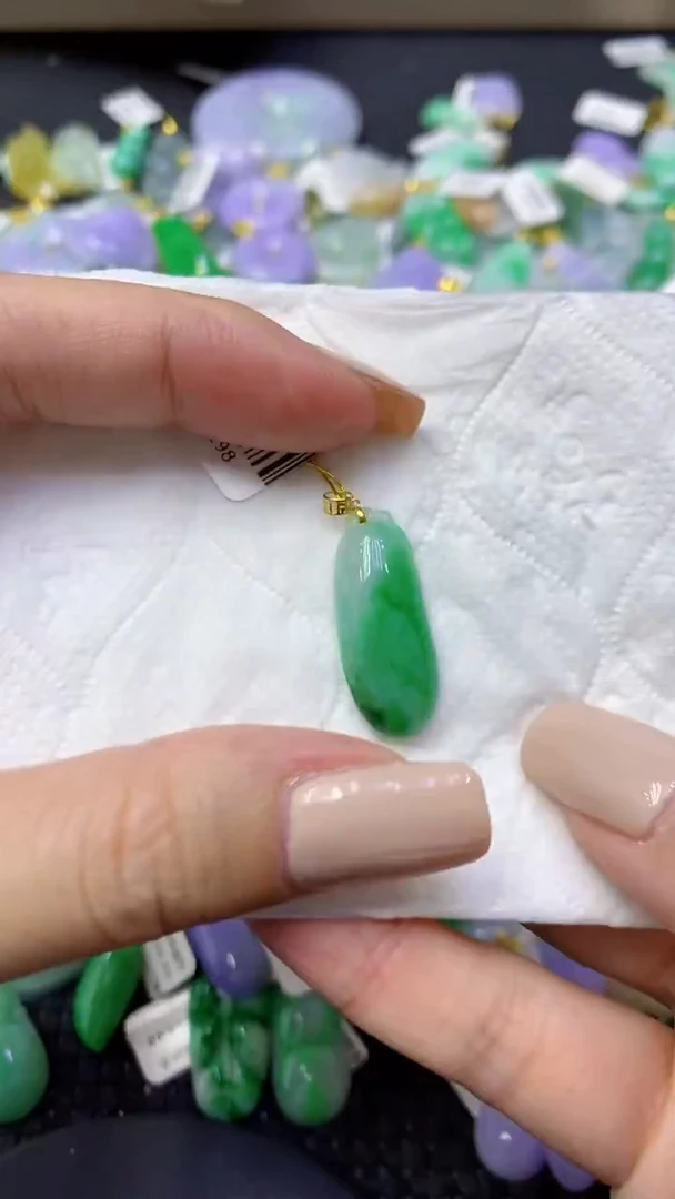 颈饰18K金镶嵌翡翠天然缅甸翡翠A货