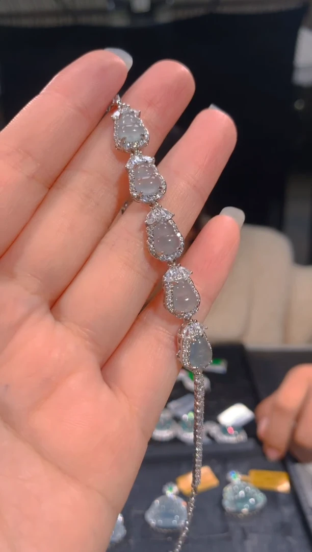 【闪购商品】定制翡翠未镶嵌69定制翡翠，多样性发货（发其一）