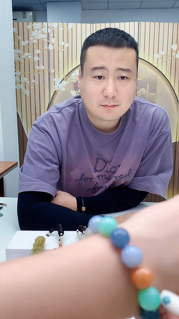 未镶嵌定制翡翠萝****使4898lr-毛货挂件