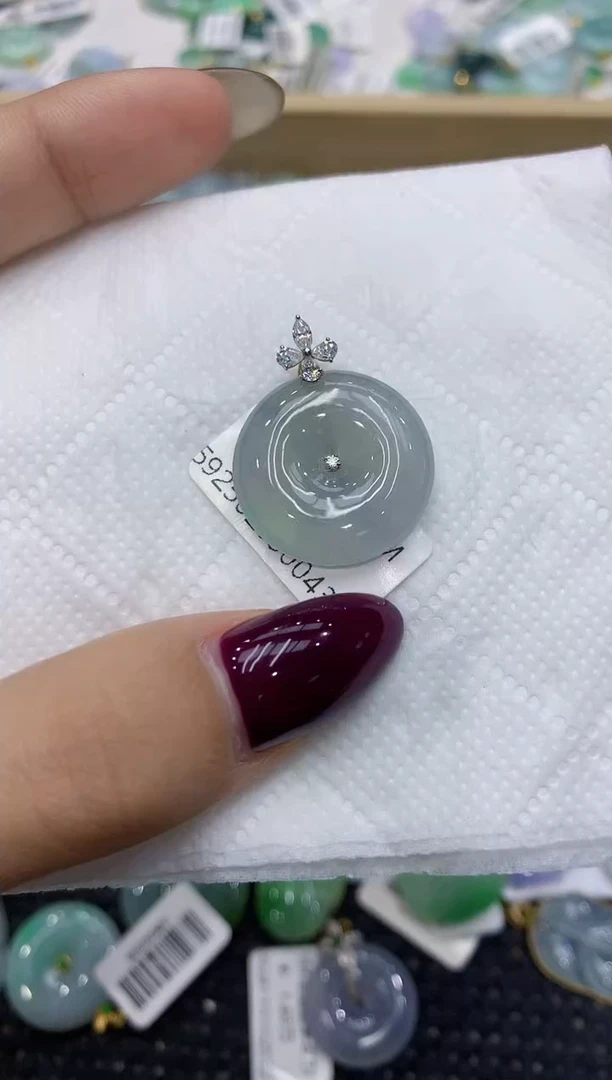 翡翠18K金镶嵌颈饰111111111111