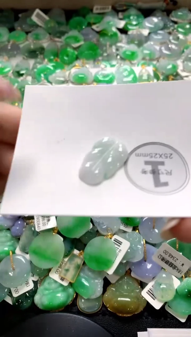 翡翠未镶嵌颈饰1111111111111111