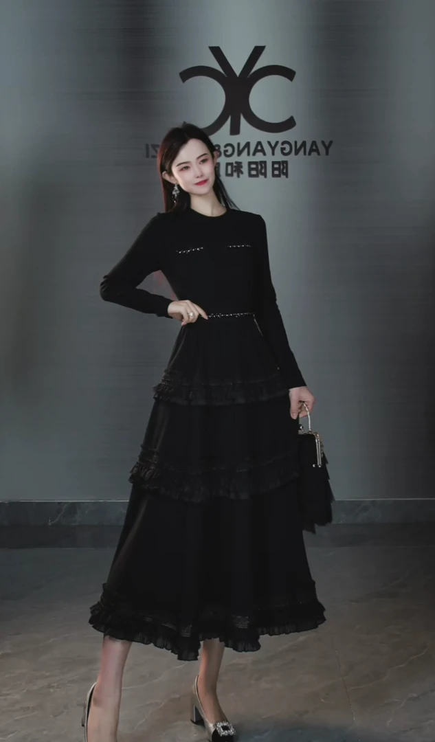 甜宠千金105652小众设计师新黑色蕾丝花边针织连衣裙大摆长裙秋冬
