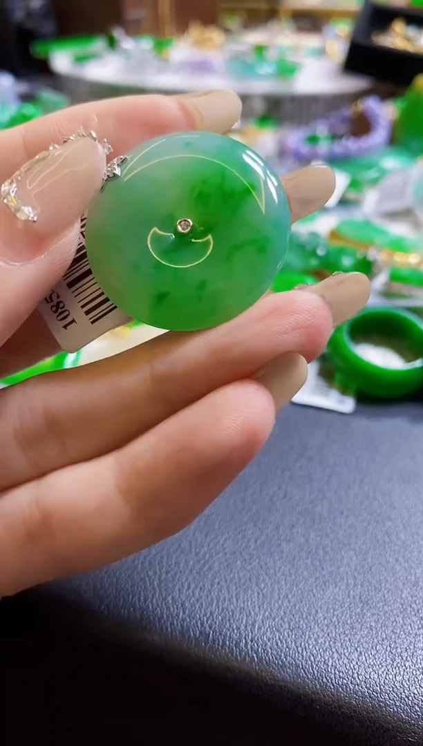 【闪购商品】翡翠颈饰18K金镶嵌扣