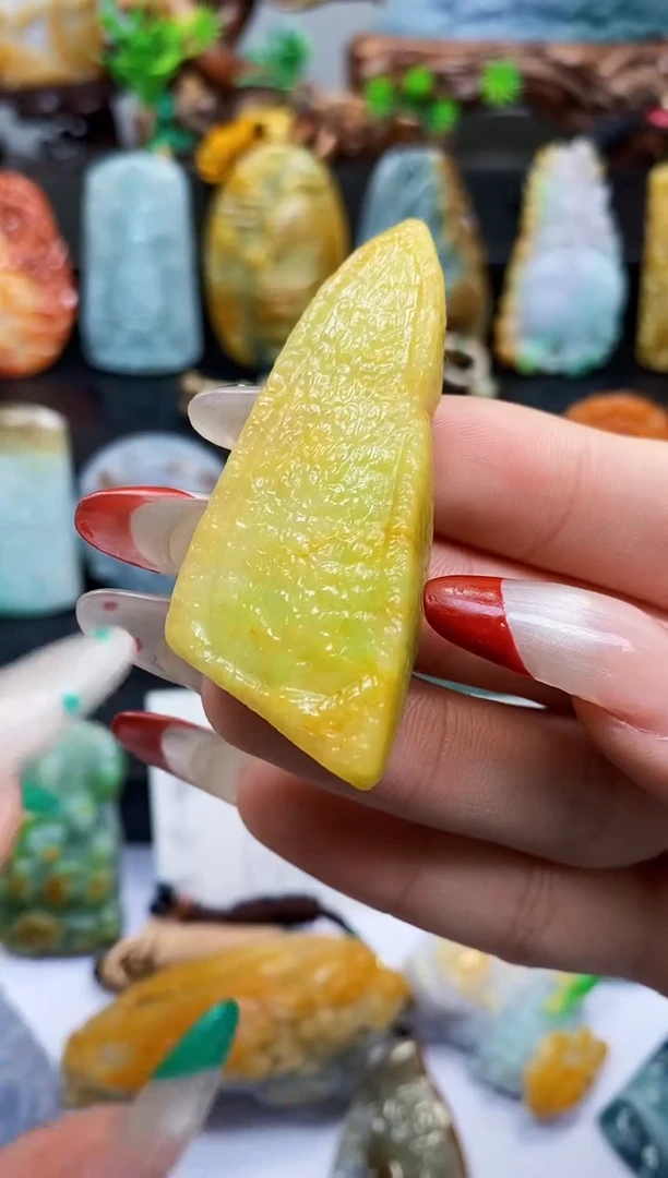 【闪购商品】翡翠颈饰未镶嵌A货翡翠