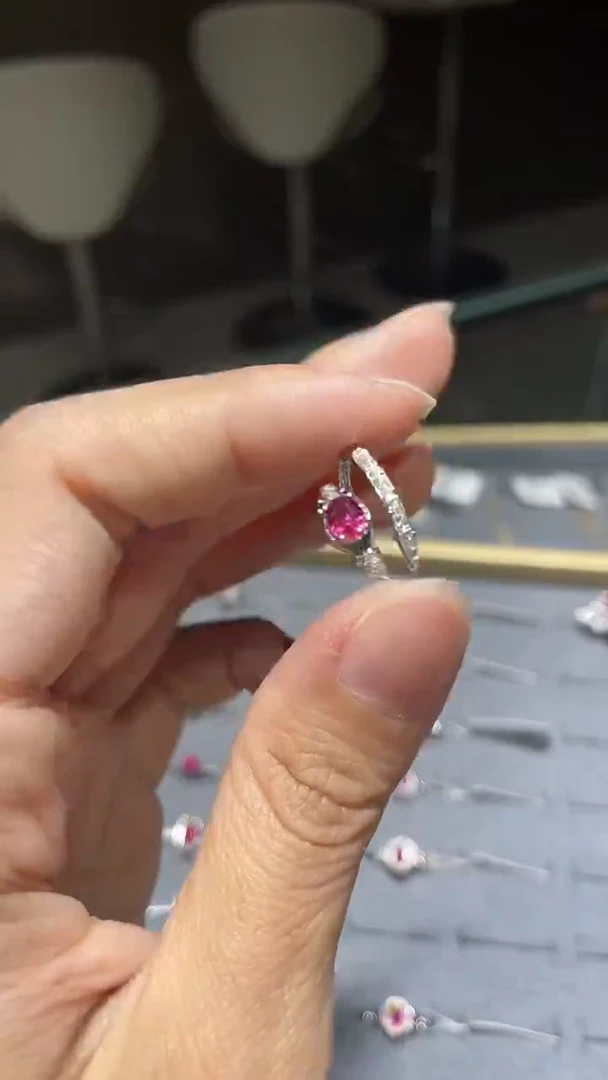 18K金镶嵌戒指红宝石1