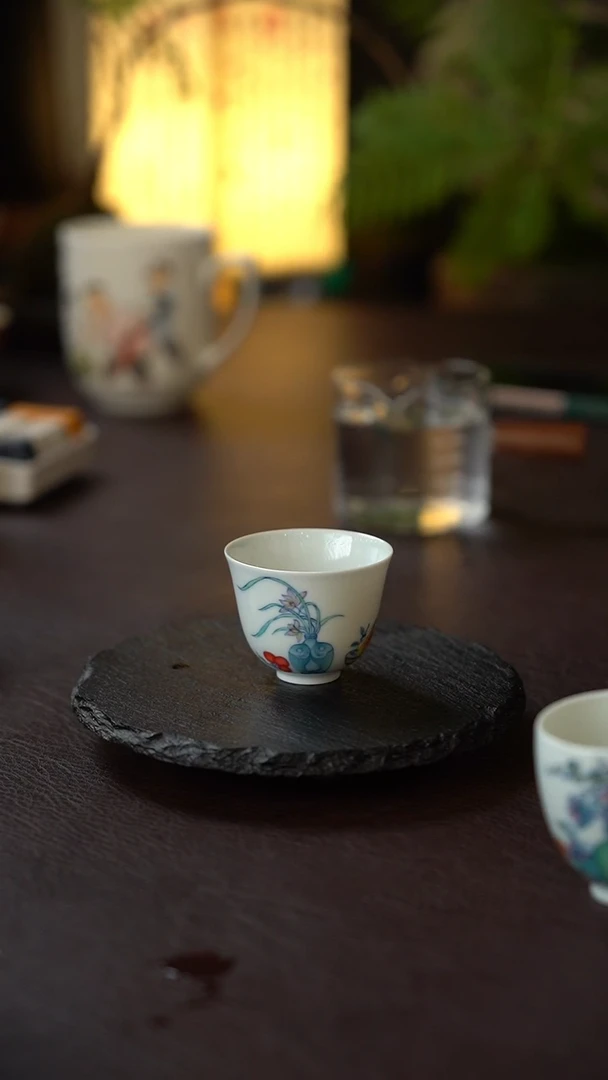 哲****道景德镇全手工手绘斗彩清供主人杯01号