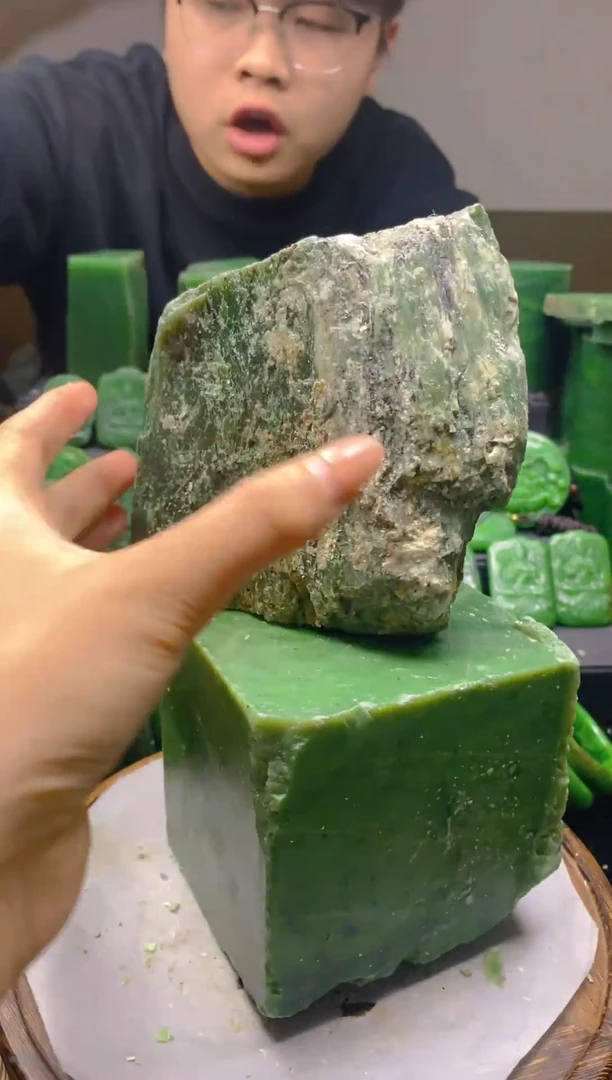 未镶嵌和田玉（碧玉）珠宝半成品1