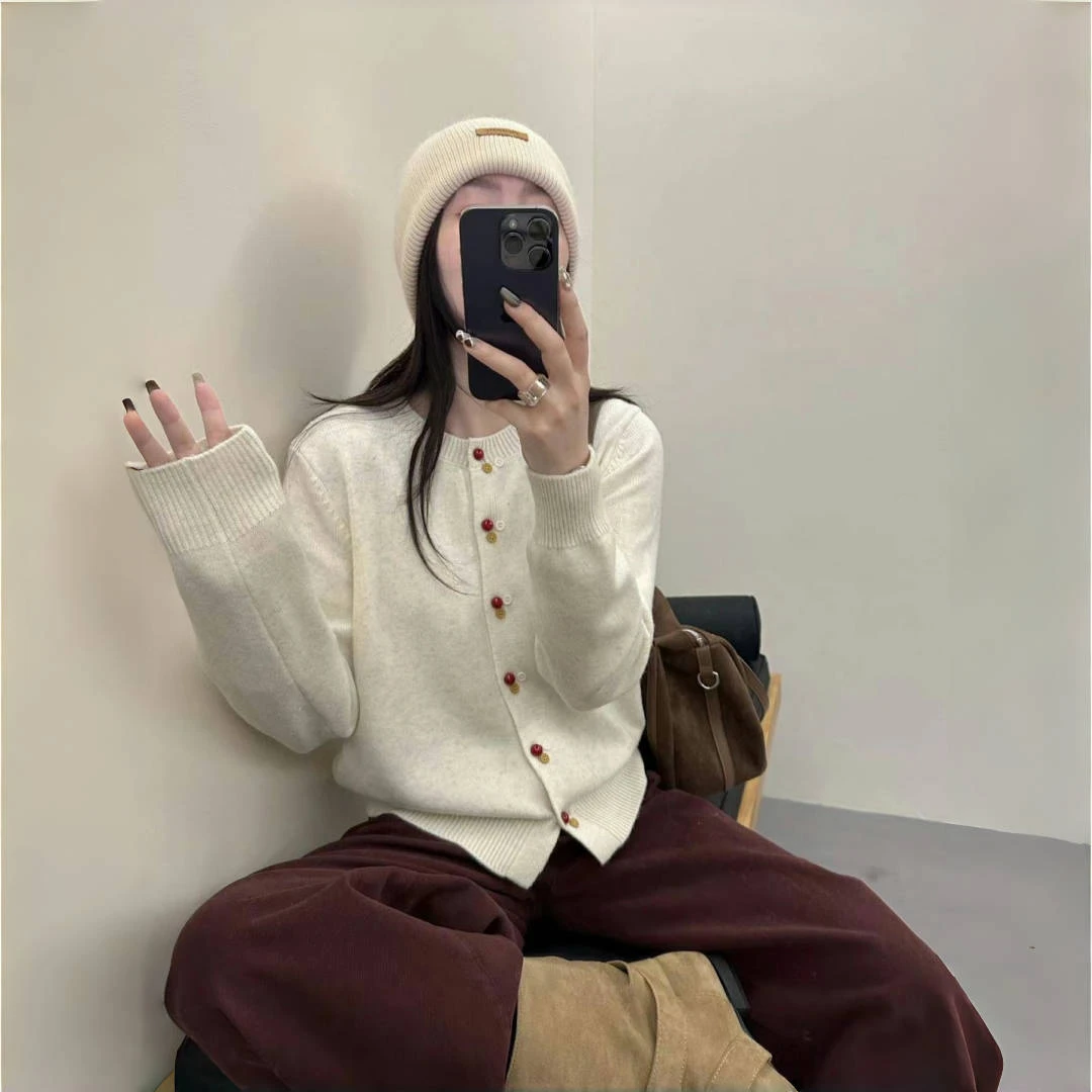 秋冬新款彩色扣针织开衫设计款常规袖圆领纯色外披短款毛衣气质