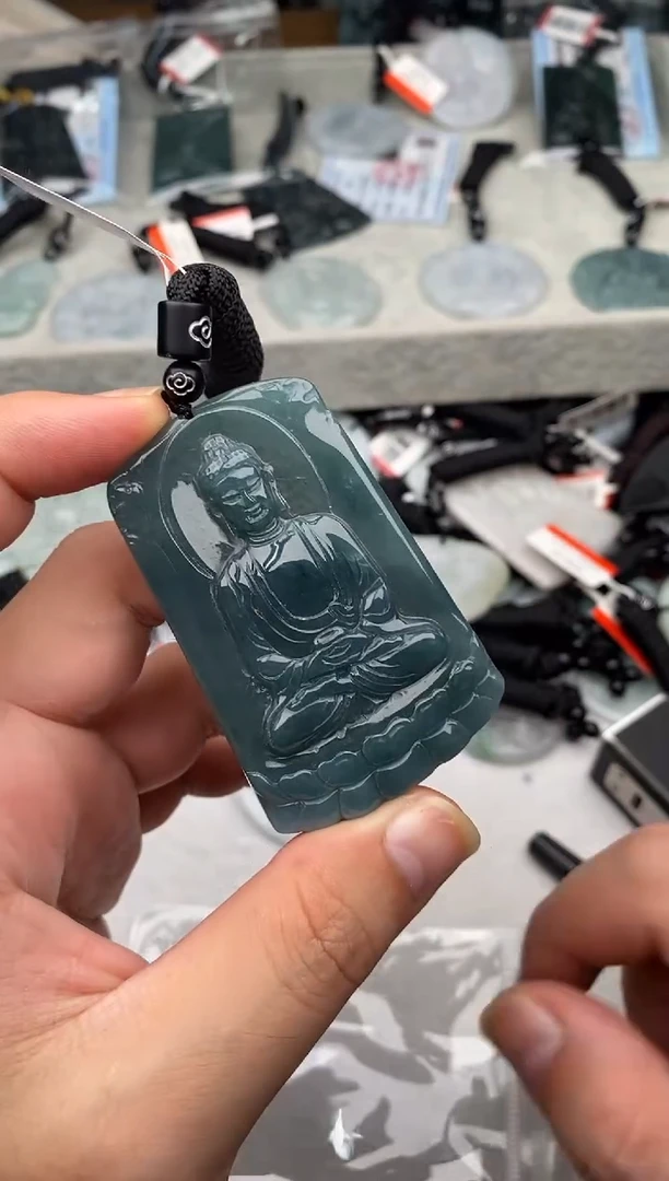 翡翠未镶嵌颈饰 多样性发其一