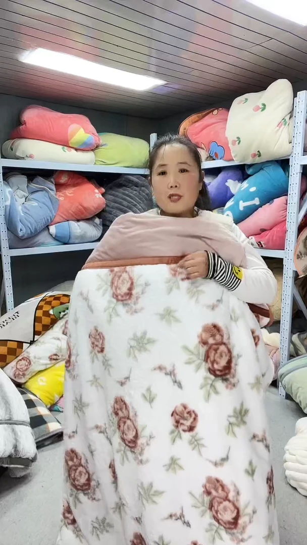 牛奶绒120+150仿兔毛被子。