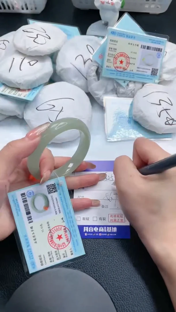 【闪购商品】石英质玉手镯未镶嵌4S257-56